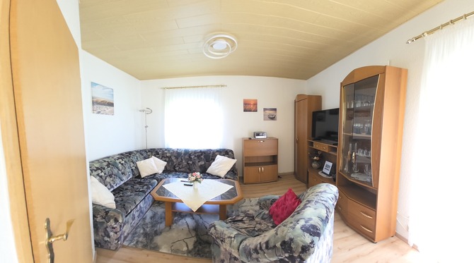 Ferienhaus in K&uuml;hlungsborn - H&ouml;ppner, Joachim - Wohnbereich mit gem&uuml;tlichem Ecksofa