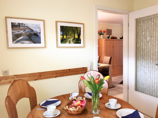 Ferienwohnung in Kühlungsborn - Appartementanlage Ostseeblick Fewo Rügen 12 - Küche mit Blick ins Wohnzimmer
