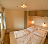Ferienhaus in Pelzerhaken - Mobilheim  Pacifique - Schlafzimmer mit Doppelbett