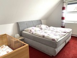 Ferienwohnung in Scharbeutz - Prühs - Schlafzimmer mit Boxspringbett 180 x 200