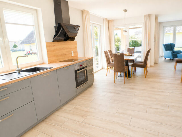 Ferienhaus in Fehmarn OT Staberdorf - Reetdachhaus 5, inkl. 2 Parkpl&auml;tze - Bild 3