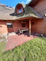 Ferienwohnung in &Ouml;lendorf - Reetdach-Kate Ost - Terrasse
