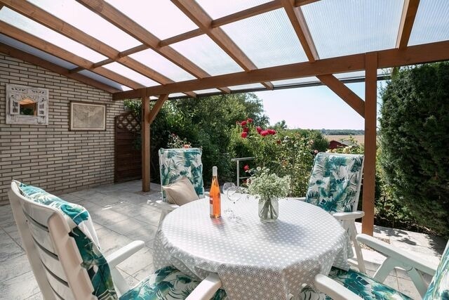 Ferienhaus in Lenste - Rosengarten am Feldrand - Bild 3