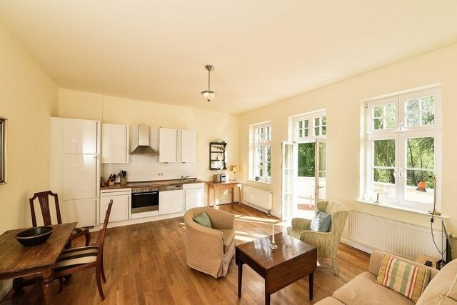 Ferienwohnung in Neuenkirchen (R&uuml;gen) - R&uuml;gen Ferienwohnung 7 am Wasser Gut Grubnow mit Balkon WLAN und Sauna - Bild 2